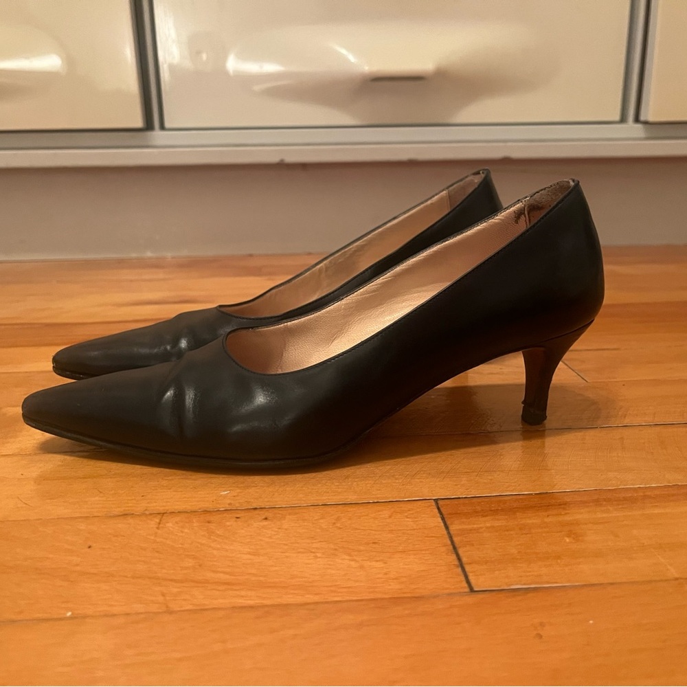 Manolo Blahnik Black Leather Pointed-Toe Kitten Heel Pumps - Picture 2 of 4